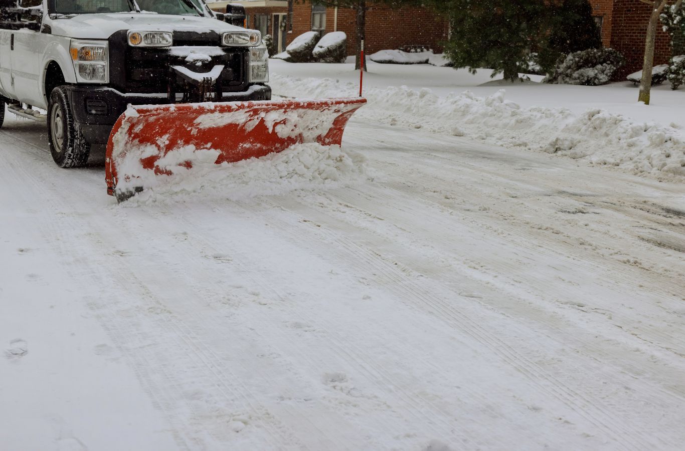 A dedicated BE&P Services expert ensuring efficient snow removal in Discovery Ridge, emphasizing fast response times and quality service. Snow Removal near me.